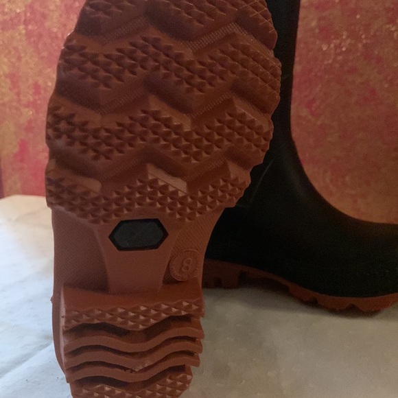 Rubber rain/mud boots. New, never worn. - Picture 3 of 4